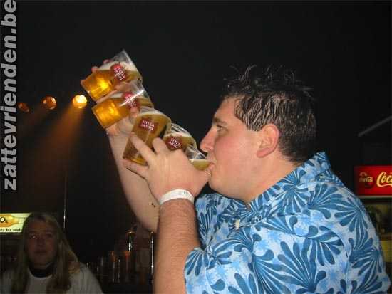 This guy really knows how to drink beer!